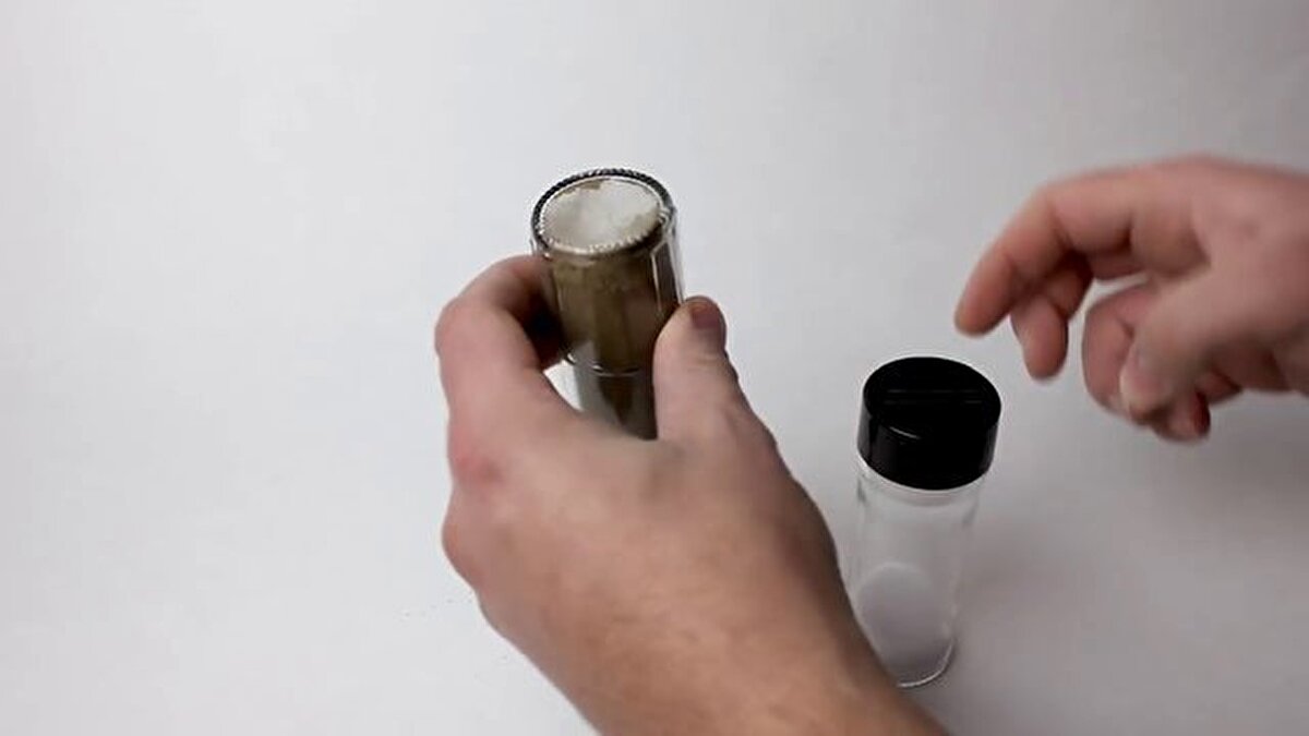 Karabiberliği ters çevirin.