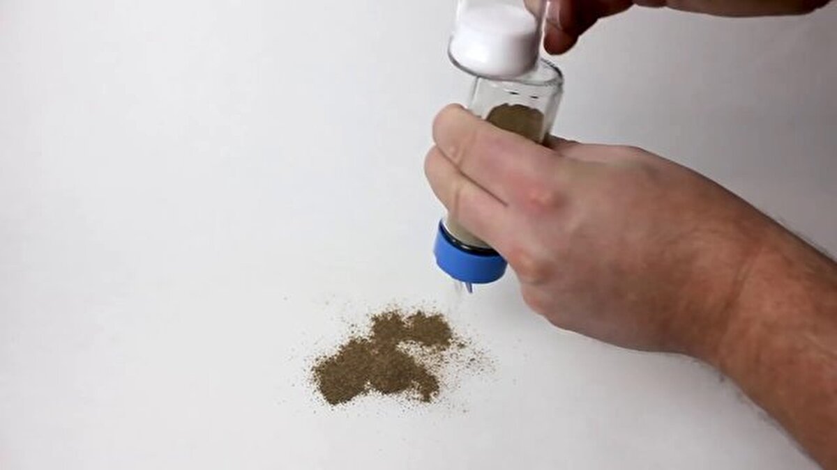 Bu yöntemle karabiber daha kolay bir şekilde dökülecektir.