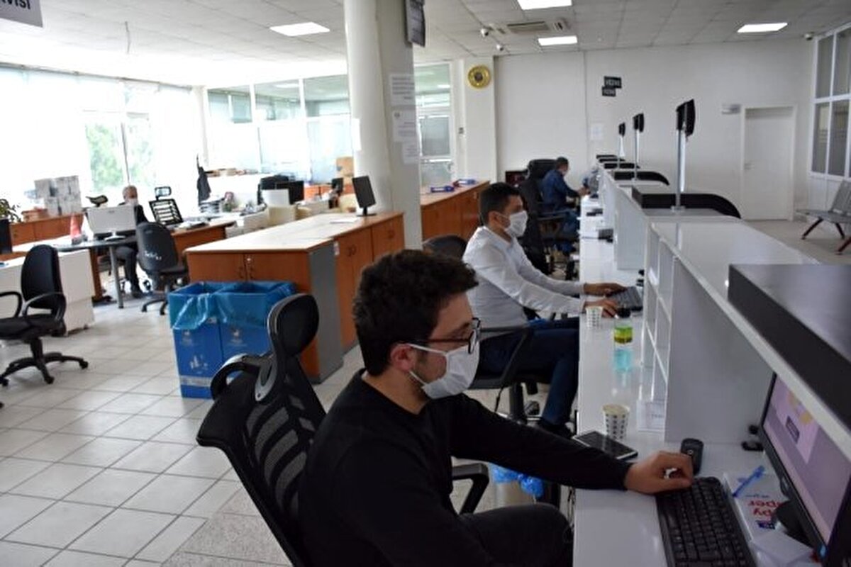 14- Umumi Hıfzıssıhha Kurullarının belirleyeceği zorunlu hizmetler dışındaki kamu kuruluşlarının mesai saatleri 10.00 ile 16.00 arası olarak uygulanabilecek.