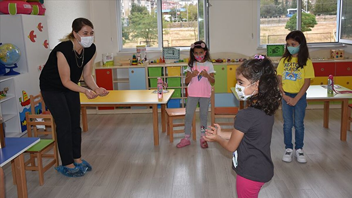 8- Ana sınıfı ve benzeri eğitim kurumlarının faaliyetlerine ara verilecek.