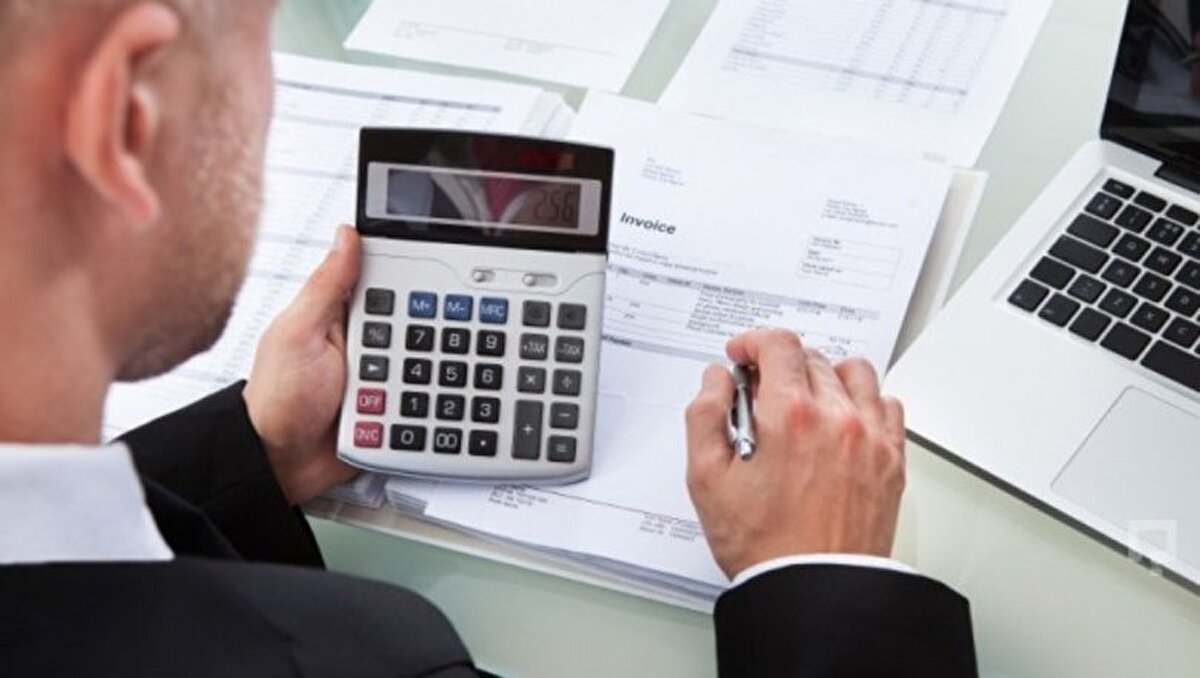 15-50 kişiden fazla çalışanı olan iş yerlerinde iş yeri hekiminin gözetiminde mevcut iş sağlığı ve güvenliği uzmanı veya belirlenen bir personel tarafından salgın tedbirlerinin uygulaması sıkı bir şekilde denetlenecek.