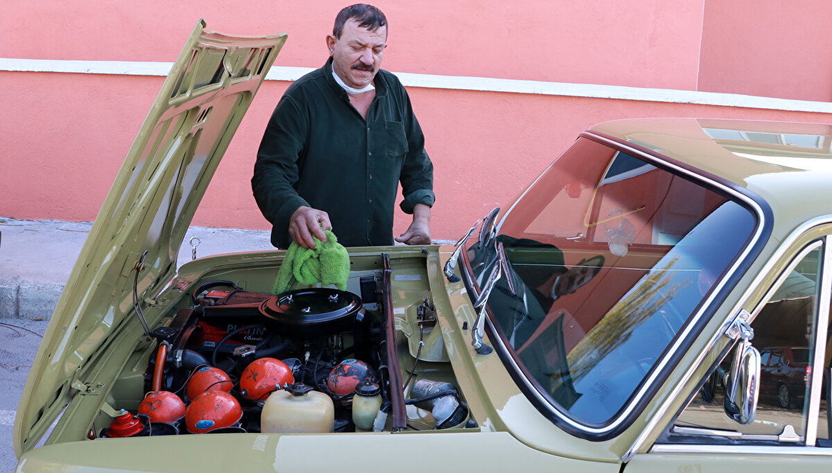 Gençliğinde Murat 124 ile taksicilik yaptığını anlatan Hayta, "Benim zevkim de bu arabanın bakımını yapıp kullanmak. Bu haliyle görenler, otomobilini takas etmek için 100 bin lira değerinde BMW marka bir otomobil teklif ettiler. Fakat 150 bin lira da verseler yine satmam. Murat 124'ün bende ayrı bir yeri ve anısı var. Arabamı haftanın bir günü garajdan çıkarıyorum ve iş yerine getiriyorum. Pazar günleri dışarıya çıkarır keyifle sürerim" dedi.