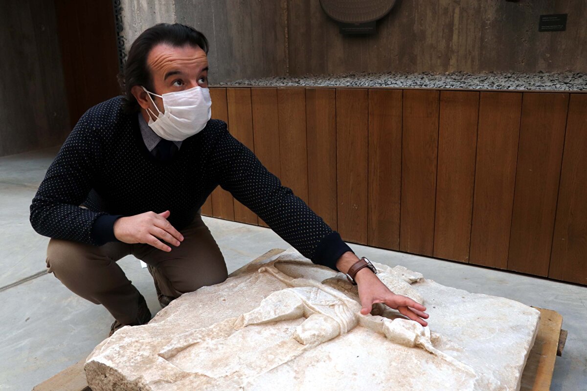 Bozulmadan günümüze kadar ulaşan rölyef, Troya'da yapılan gladyatör oyunlarına ilişkin kanıt olarak değerlendirildi.