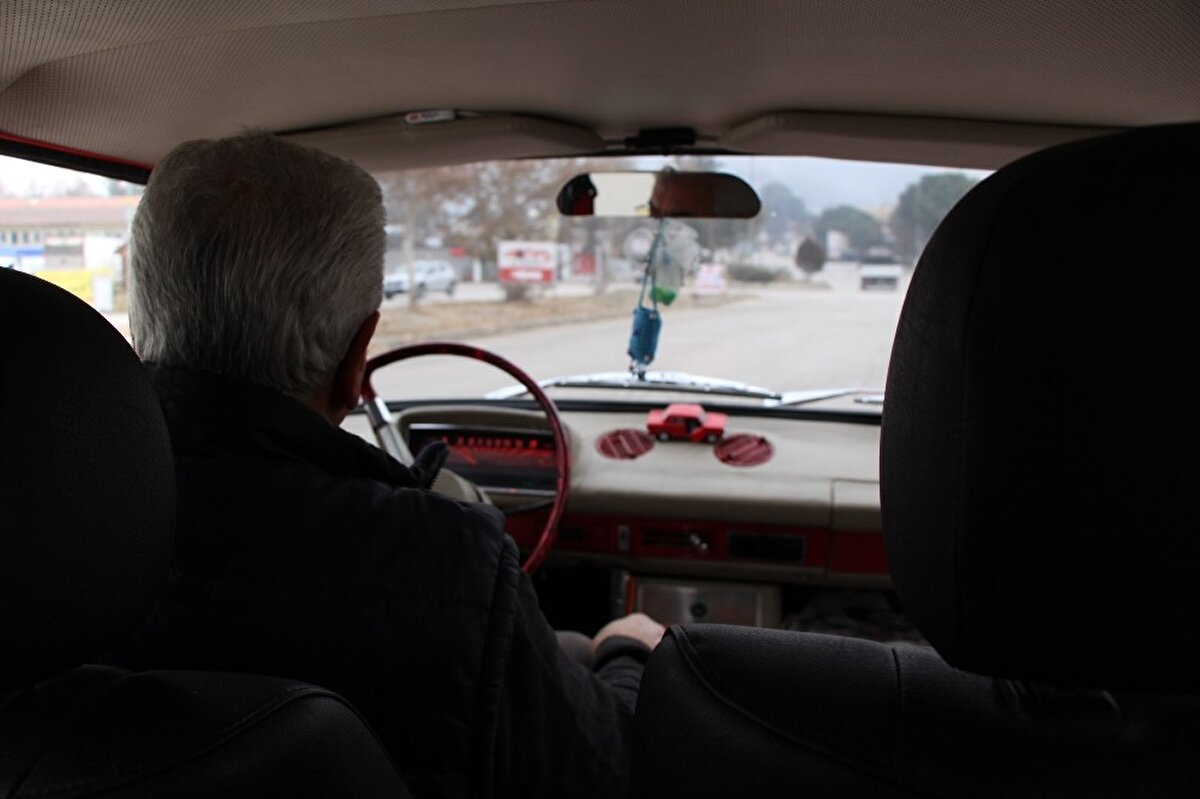 Katıldığı yarışmalarda da dikkat çeken otomobilinin kullanımına çok özen gösteren Şahin, "Otomobilime yazın biniyorum. Kışın da havalar soğumaya başladığında içerip alarak çadırını çekip nisana, mayısa kadar dinlendiriyorum" diye konuştu.