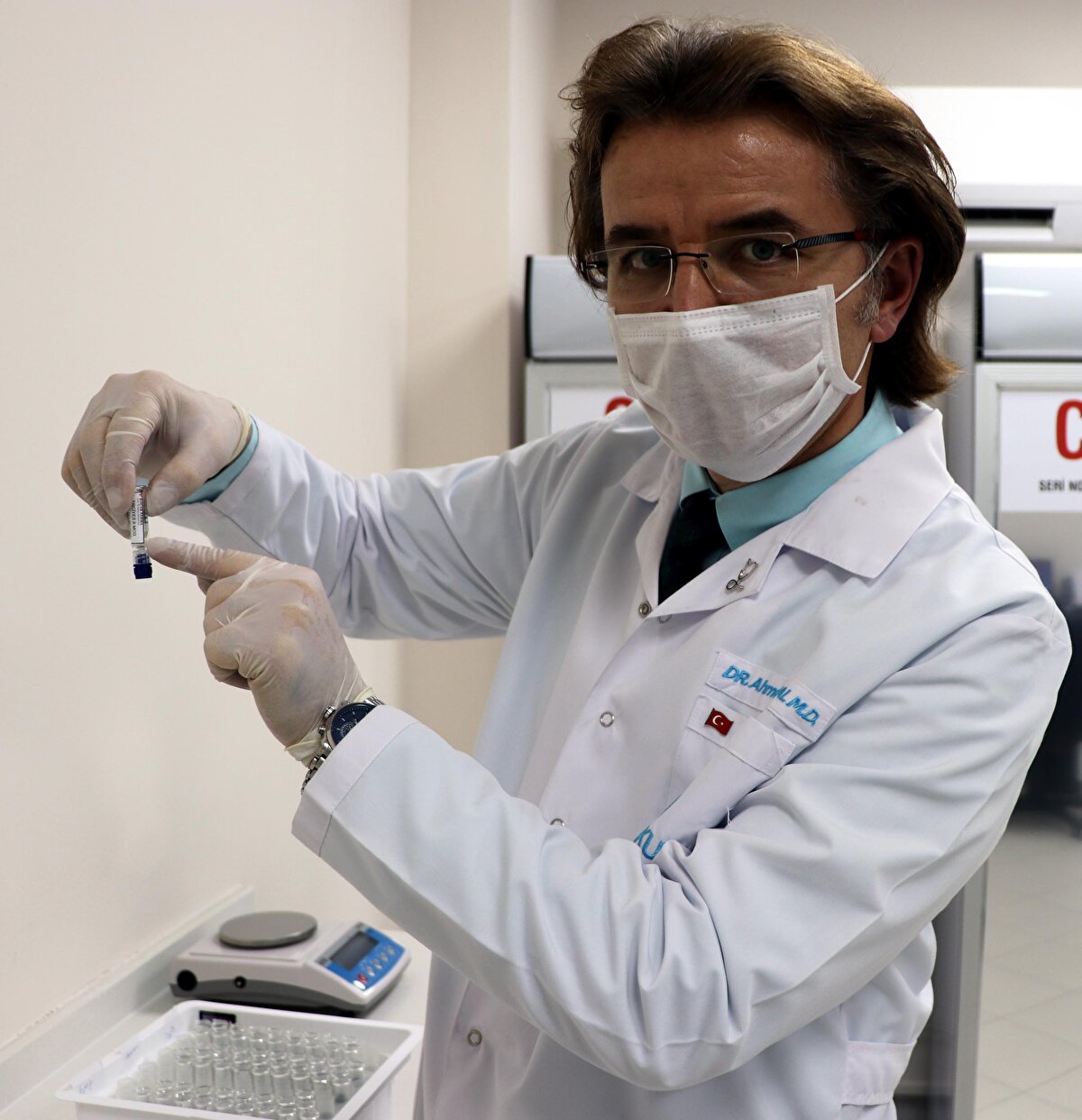 Yerli aşı adayları arasında yaygın uygulanmaya en yakın olan ve insan deneyleri sürdürülen aşının Faz 1 kapsamında ikinci doz uygulaması 44 gönüllü üzerinde devam ediyor. 14 Aralık itibarıyla yerli aşıda Faz 1 çalışması tamamlanacak ve 15 Aralık'tan sonra da Faz 2 çalışmalarına geçilecek.