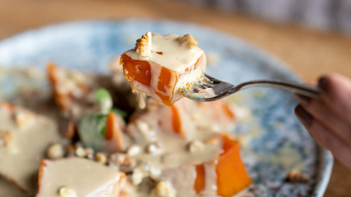 Sesamil ve sesamol gibi lignatlar içerdiği için kalp damar sağlığı için de çok önemlidir.