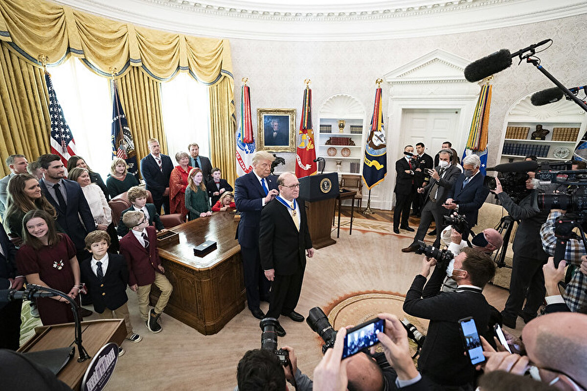 Başkan, "Bu seçimler hileliydi. Birçok eyalete baktığınızda seçimlerin tamamen hileli olduğunu göreceksiniz. Bu durum, ülkemiz için bir utanç, sanki üçüncü dünya ülkesi gibiyiz" dedi.
