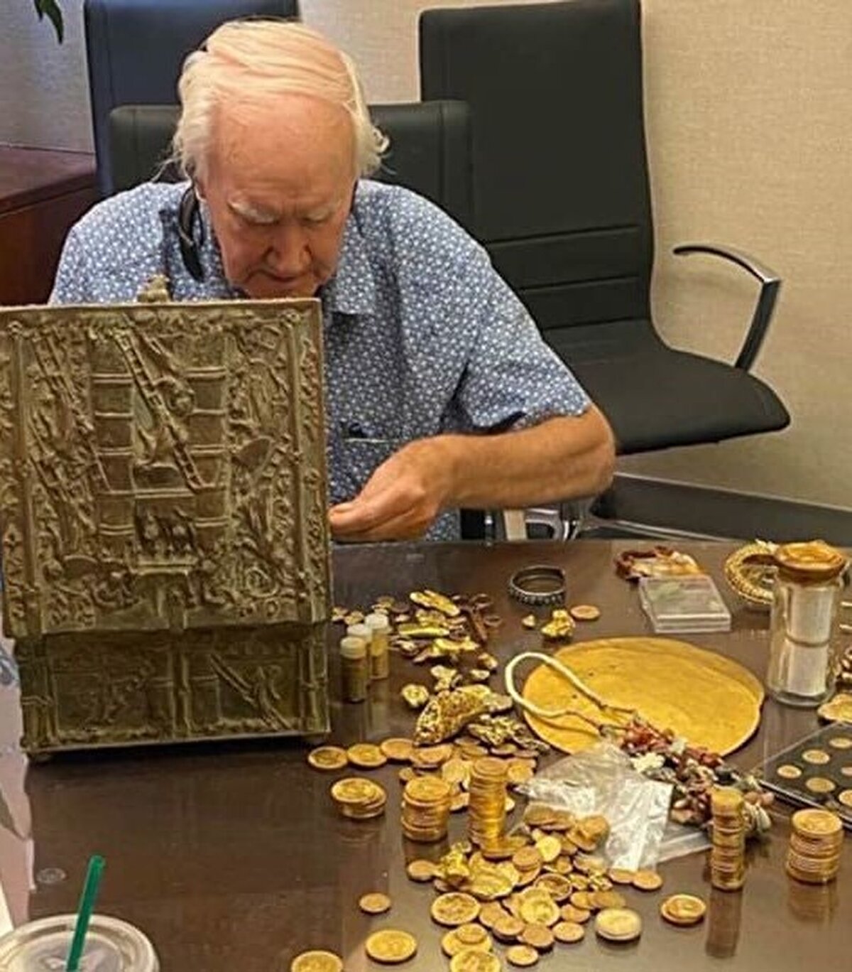 Davanın geçtiğimiz günlerde kabul edilmesiyle, hazineyi bulan kişinin adı duyurulmuş oldu. Jonathan Stuef hazineyi bulduğunu doğruladı fakat "Hiçbir teknolojik alet kullanmadım" diyerek dolandırıcılık iddialarını reddetti.