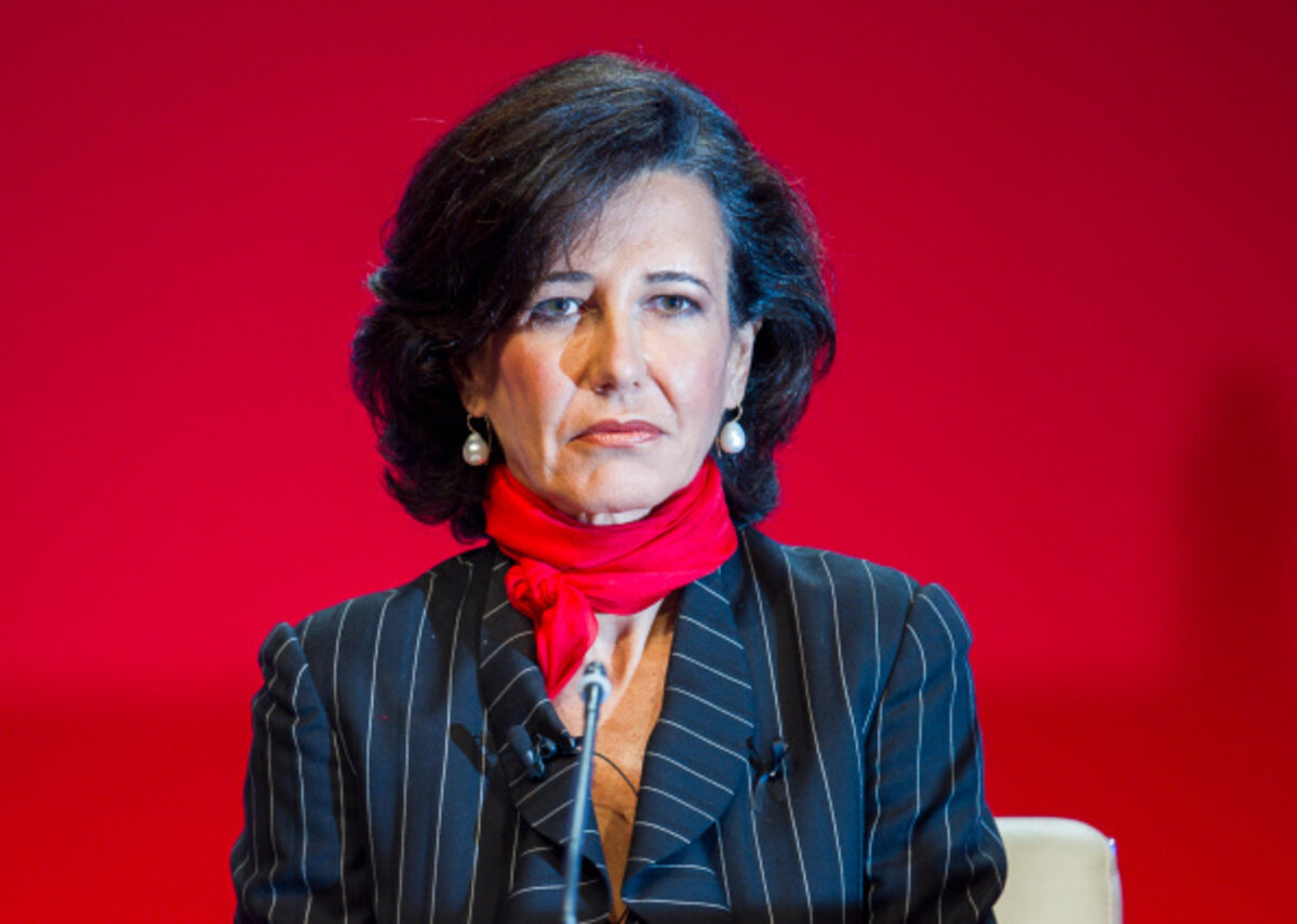 Ana Patricia Botín, sekizinci sırada yer aldı. Ana Patricia Botín-Sanz de Sautuola O'Shea, DBE İspanyol bankacı. 10 Eylül 2014'te Botín ailenin dördüncü nesli olarak bu görevi üstlenen Santander Group'un yönetim kurulu başkanlığına getirildi. Bundan önce Aralık 2010'dan beri Santander UK'de CEO olarak görev yapıyordu. Botín 2005 yılında Forbes dergisi tarafından dünyadaki 99. en güçlü kadın olarak seçildi. 2009'da 45. sırada yer aldı. Şubat 2013'te BBC Radio 4'da Woman's Hour tarafından İngiltere'de üçüncü en güçlü kadın seçilirken 2016'da Forbes tarafından dünyadaki en güçlü 10. kadın seçildi.