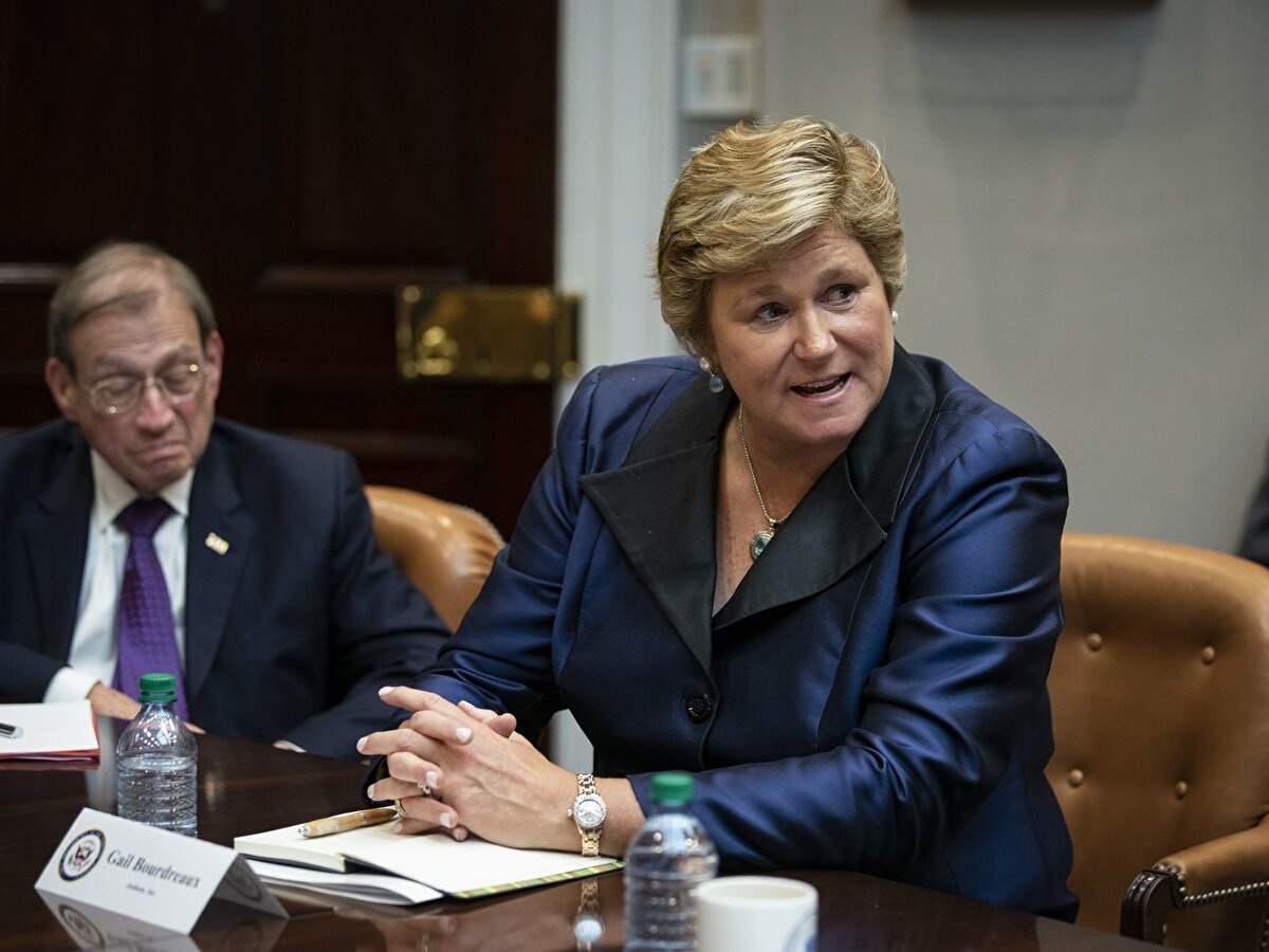 Gail Boudreaux, onuncu sırada yer aldı. Gail Koziara Boudreaux Amerikalı bir iş kadını ve sporcu. Üniversitede 1978'den 1982'ye kadar Dartmouth Big Green Kadınlar basketbol takımı için göze çarpan bir oyuncuydu.