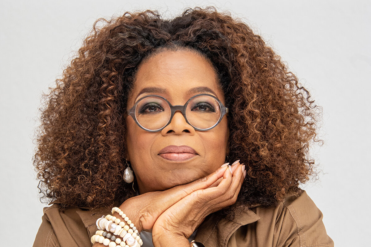 Oprah Winfrey, yirminci sırada yer aldı. Oprah Gail Winfrey, ABD televizyon tarihinin en çok izlenen talk show programlarından birisi olan ve kendi adıyla anılan The Oprah Winfrey Show'un sunucusu olan sanatçı.