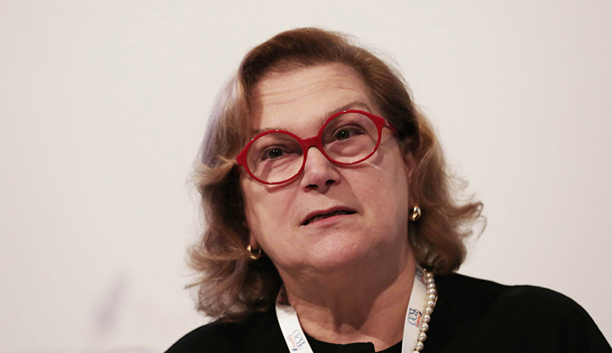 Güler Sabancı, yetmiş altıncı sırada yer aldı. Güler Sabancı, Türk iş insanı, Sabancı ailesi'nin üçüncü nesil üyesi ve Sabancı Holding’in yönetim kurulu başkanı ve murahhas üyesi. Kariyerine Lassa’da başlayan Sabancı, grubun farklı şirketlerinden çeşitli görevler üstlendi.