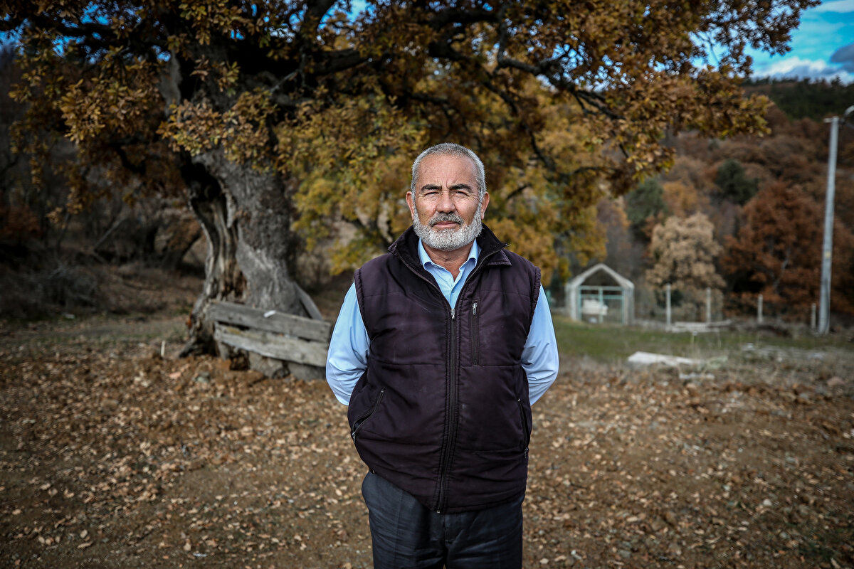 Mahalle sakinlerinden 76 yaşındaki Salih Ay, Kocapınar'da doğup büyüdüğünü, gençliğinde çalışmak için buradan göç ettiğini anlattı.

Kocapınar'da yeniden yaşamaya başlamalarını "kürkçü dükkanına dönmek" olarak nitelendiren Ay, "Eski gücümüz kuvvetimiz kalmadı ama ruhumuz, gönlümüz burada doğup büyüdüğümüzden burada iyi hissediyor. O yüzden burada ikamet ediyoruz. Bir tarafa gitmediğimiz için köyümüzde virüs, hastalık yok. Havası temiz, yememiz, içmemiz organik. Allah da koruyor, sıhhatimiz yerinde." değerlendirmesinde bulundu.