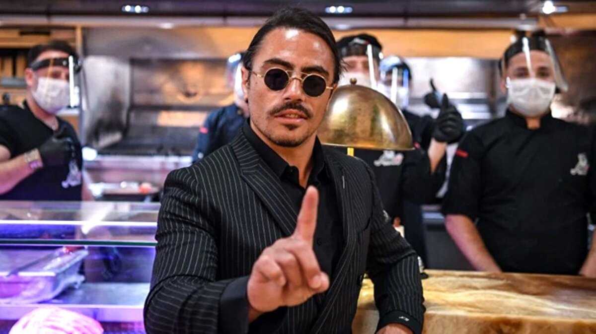 Milliyet'te yer alan habere göre, Gökçe, dükkanın müdürüne yıllık 80 bin pound (850 bin TL) vereceğini ilanlarla servis etmeye başladı. İşletmeci, Türkçe bilen ve İngiltere'de 15 yıl iş tecrübesi kazanmış birini arıyor. Nusret Gökçe'nin dünya çapında 20'ye yakın et lokantası bulunuyor.