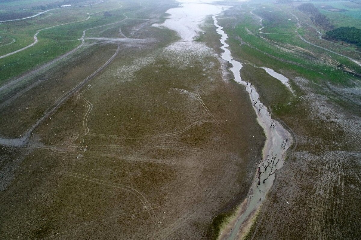 İSKİ verilerine göre İstanbul'da barajların doluluk oranları, yüzde 21 seviyesine kadar indi. Sazlıdere Barajı’nın son yıllarına bakıldığında ise en düşük doluluk oranının 14 Aralık 2008 yılında yüzde 17.07 ölçülürken bu rakam bugün itibariyle yüzde 5 olarak kayda geçti.
