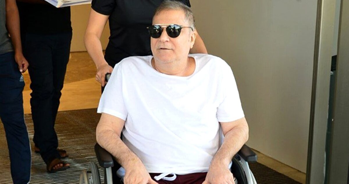 SnobMagazin'in haberine göre; Erbil'in, fizik tedavinin yanı sıra her ay rutin kontrol için bir gün hastanede kaldığı ortaya çıktı. 