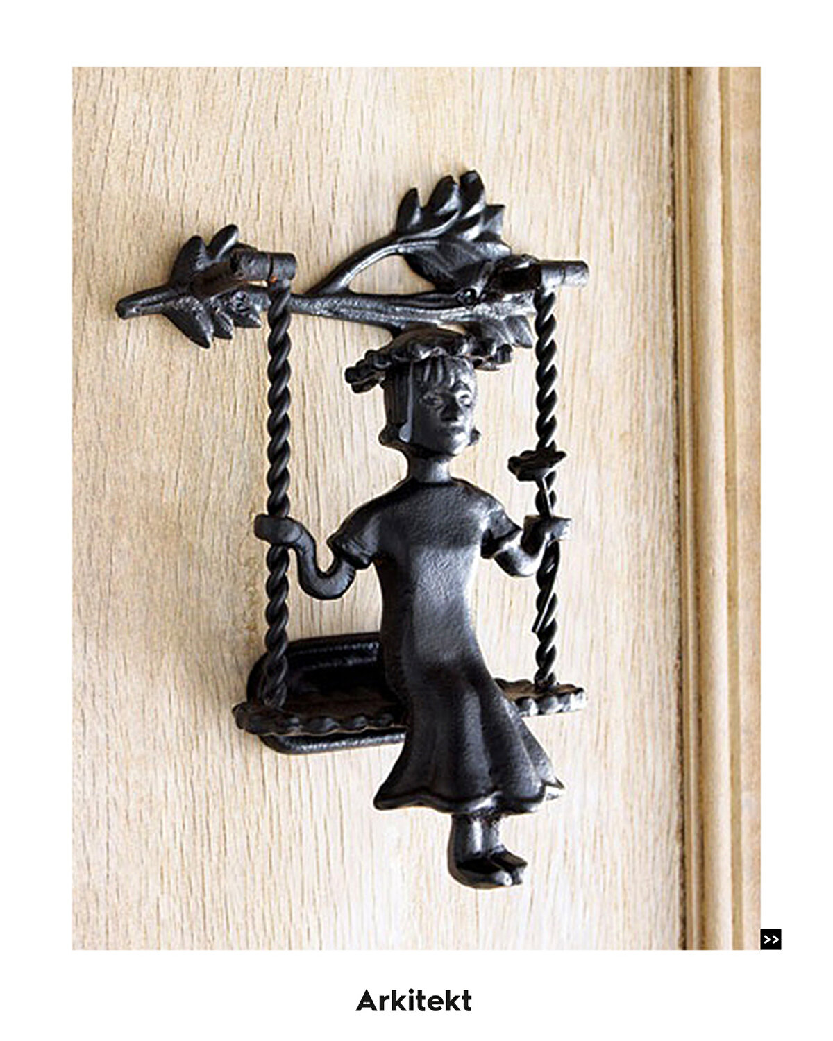 Masal dünyasından esinlenilerek tasarlanmış modern bir kapı tokmağı.