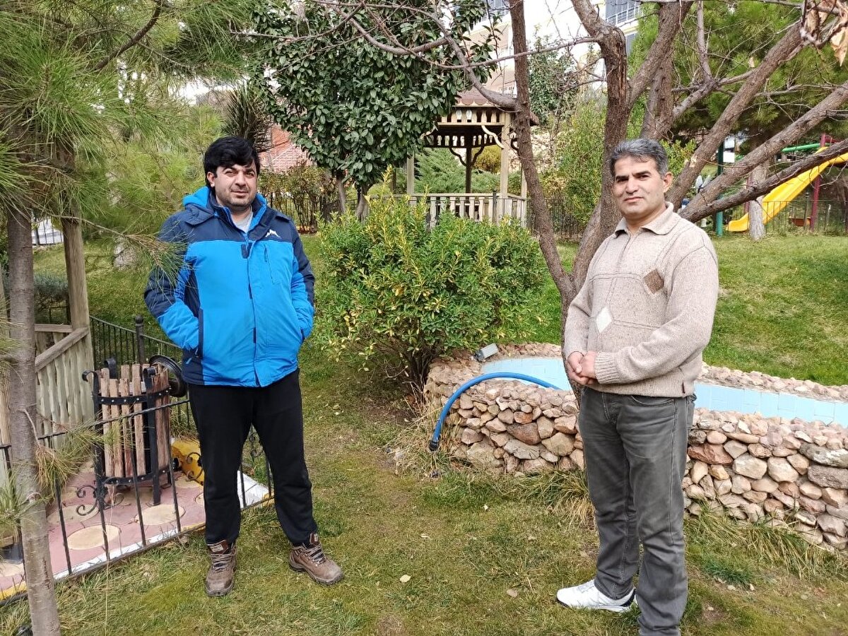 Yaklaşık 10 yıl önce köyden Siirt merkeze göç eden Ahmet Üzüm, kent merkezinde bulunan bir sitede görevli olarak çalışmaya başladı. Bu süre zarfında canını dişine takan ve site sakinlerinin her ihtiyacına koşan Üzüm, bir yandan da para biriktirdi.