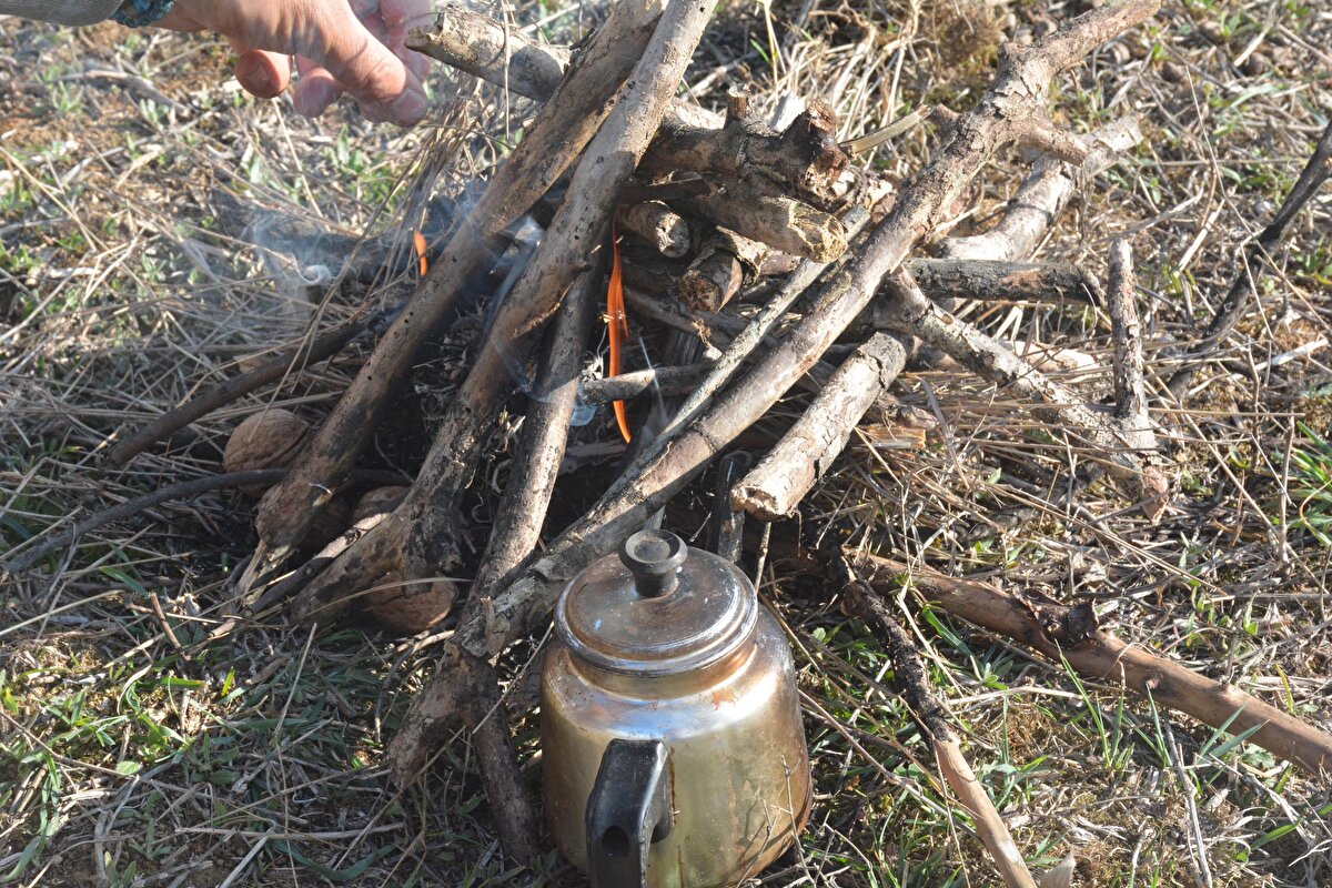 Tüm dünyayı etkisi altına alan koronavirüsün tercih yapmasında etkili olduğunu da söyleyen Çak, “Dünyamızı ve ülkemizi etkisi altına alan koronavirüsten dolayı köy hayatını tercih ettim. Çünkü buradaki her şey doğal ve organik, şehir ise çok yoğun ve kalabalık ve temasın engellenememesi açısından ben köyde huzur buldum. Sağlıklı olmak açısından da kendimi doğaya attım. 