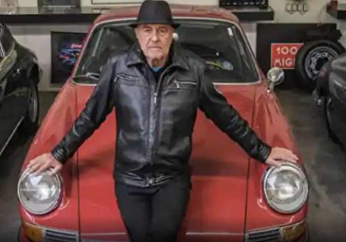 Avusturya’nın başkenti Viyana'da yaşayan Ottocar J, (80), 80’inci kez Porsche marka otomobil satın aldı.