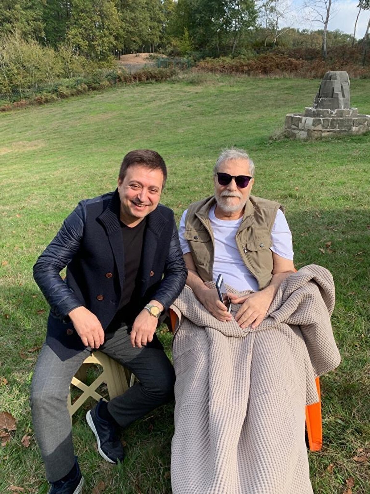 Önceki gün Erbil'i evinde ziyaret eden yakın arkadaşı Ercan Avşar, ünlü şovmenin artık destek almadan tek başına yürüyebildiğini açıklamıştı. 