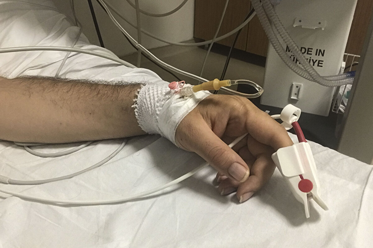 Daha sonra ambulansla Etimesgut Şehit Sait Ertürk Devlet Hastanesine kaldırıldığını söyleyen Aydoğan, şöyle devam etti: "Acil serviste ilk müdahalenin ardından 17 günü yoğun bakımda olmak üzere 26 gün tedavi gördükten sonra taburcu edildim. Tedavi sürecimin bu denli uzun olacağını tahmin bile edemezdim. Tedavi sürecimde damarlarıma zerk edilen onlarca serum ve diğer ilaçlar, bana sosyal güvenliğin ne demek olduğunu çok daha iyi anlattı.