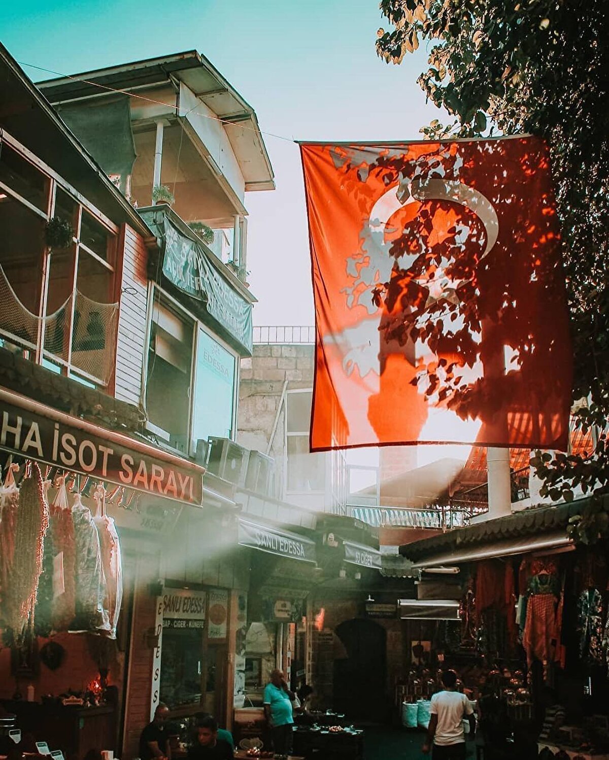 1098'de Haçlı Edessa Kontluğu, daha sonra sırasıyla Eyyubiler, Memluklular, Karakoyunlular, Timurlular Devleti, Akkoyunlular, Safeviler ve en son da 1516 yılında Yavuz Sultan Selim'in Memlükleri Mercidâbık Savaşı'nda yenmesiyle Osmanlı sınırları içine katılmıştır.