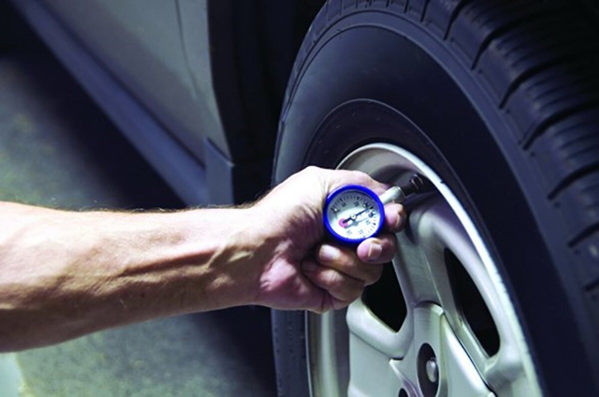 Belirli bir kar seviyesinin üzerinde kış lastiği de tutunma problemi yaşar. Bu nedenle özellikle yolun buzla kaplı kısımlarında tek çare zincir kullanımıdır. Unutmayın; kış lastiğine de zincir takılır.