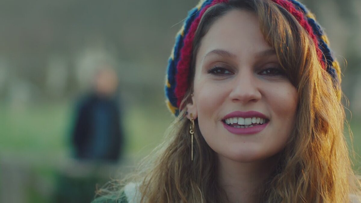 Sözlerinin devamında Farah Zeynep İlkinde lokal anestezi yapıldı. Bir hafta sonra tekrar genel anesteziyle işlem yapılırken rol aldığım ‘Şampiyon’ filmi aklıma geldi. ifadelerini kullandı.  