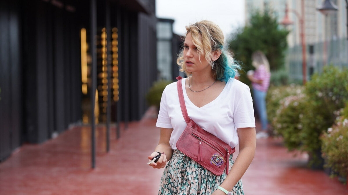 Yaşadığı duyguyu anlatan Farah Zeynep Orada kanserli bir kızı canlandırıyordum. ‘Ben bu sahneyi görmüştüm. Ben bunları yaşadım’ dedim.” şeklinde konuştu.  