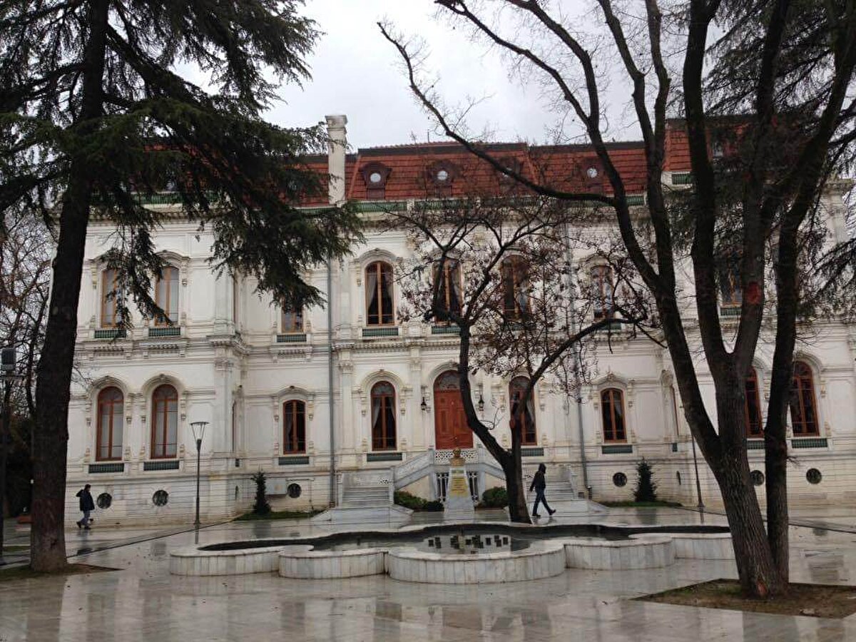 EBA’nın müzik eksiğinin de tamamlandığını anlatan müzik öğretmeni Zeynep Çakıt, “Müzik dersiyle ilgili içerik oldukça azdı. Bu da çok büyük bir eksiklikti aslında. Müfredat üzerinden ilerledik. Çekimlerimiz tamamlandı. Onay aşamasında şu an. Bu çekimler EBA’da müzik videosu kütüphanesi olarak yer alacak” dedi.