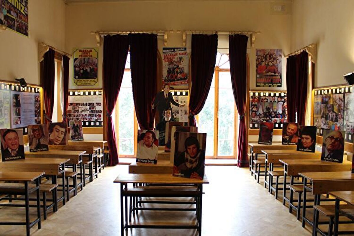 EBA TV’de görevli öğretmenler çekim öncesi Prof. Dr. Tolga Erdoğan’dan drama ve oyun, Kaan Songun’dan ses ve nefes, Açelya Akkoyun, Tamer Karadağlı ve Şoray Uzun’dan kamera önü oyunculuk, Suzan Kardeş’ten ise saç ve makyaj eğitimi aldı.