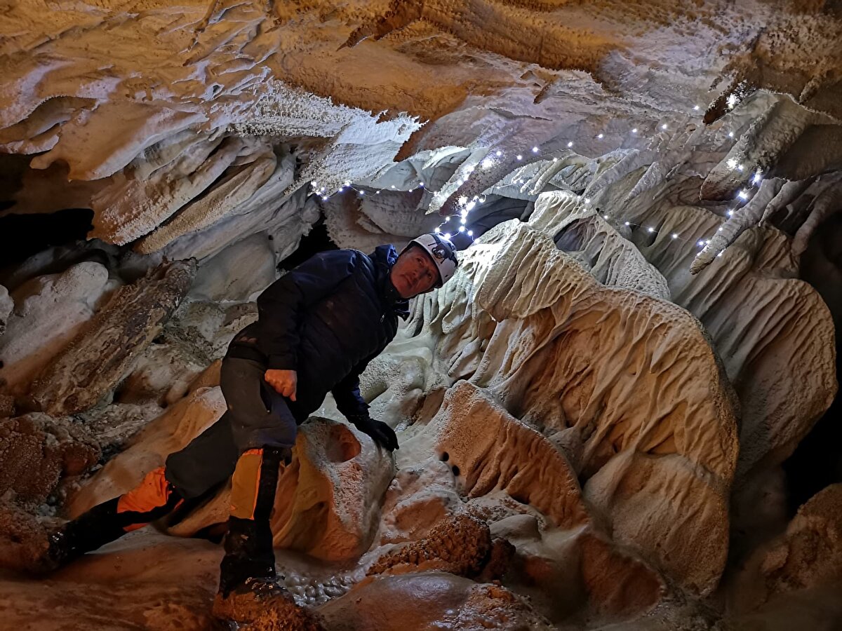 Cilo Sat Gölleri ve Buzulları Dağcılık ve Doğa Sporları Derneği (CİSAD) Kurucu üyesi ve Dağcılık Federasyonu Hakkari Temsilcisi Naci Ertunç, bu kez 7 dağcı ve doğaseverle birlikte corona virüs tedbirlerine uyarak, bölgeye kış ayında doğa yürüyüşü düzenledi.