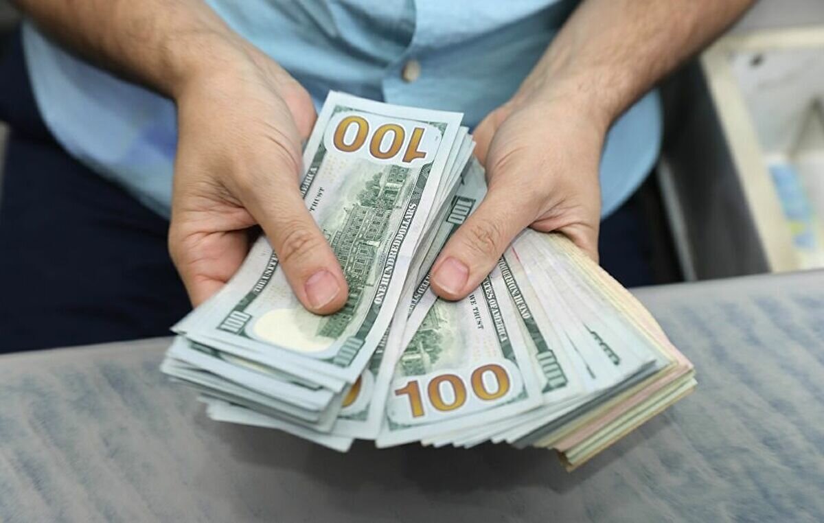 Doların dünyadaki seyri ne olur derseniz ben nisan hatta mayıs sonuna kadar ABD para biriminde ana rotanın negatif olması ihtimalini daha yüksek buluyor, bunun Türk Lirası adına da destekleyici olacağını düşünüyorum. 7,01 TL’de oluşan hem teknik hem psikolojik desteğin yakın vadede aşağı geçilmesinin kolay olmadığını düşünmekle birlikte, küresel akım desteği ile ilkbahar aylarında 6.85 TL ana desteğinin test edilmesinin mümkün olduğu görüşündeyim.