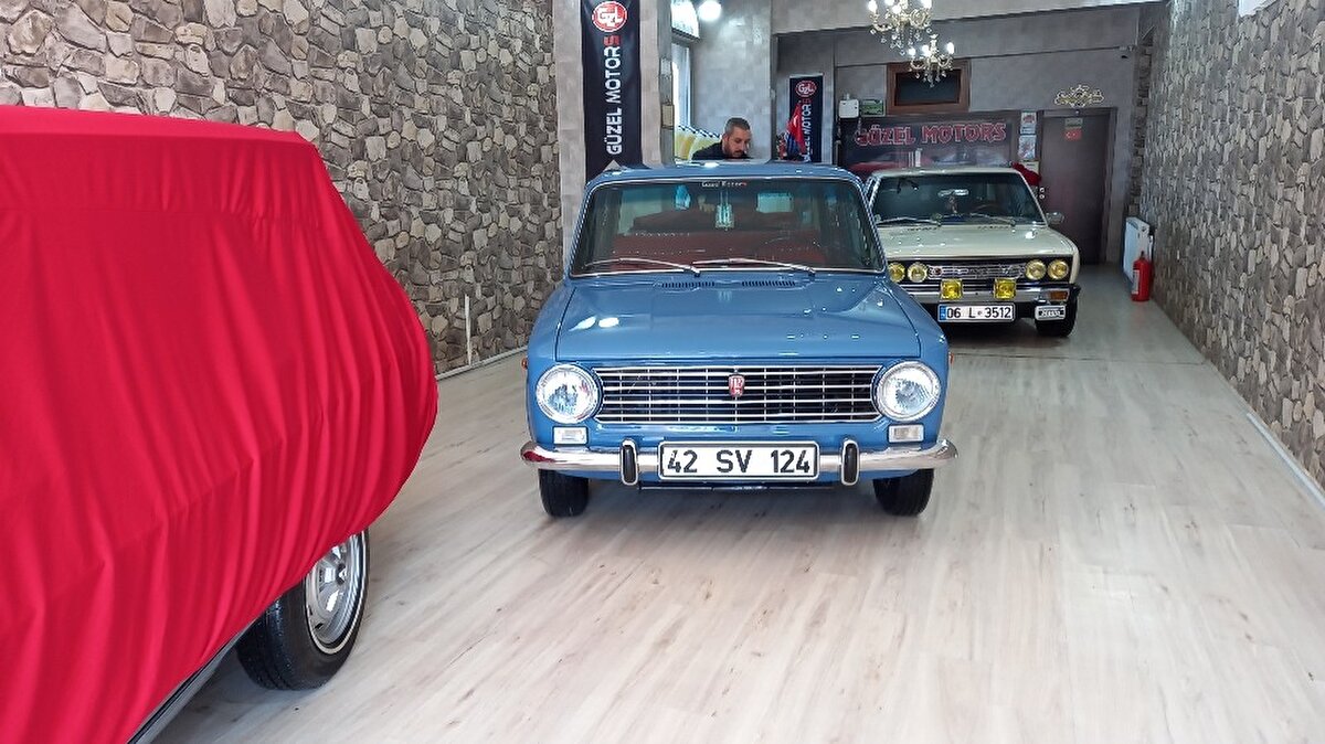 Fabrikadan çıktığı gibi orijinalliğini koruyan 100 bin kilometrede 1987 model Murat 131 duruşuyla göz kamaştırıyor.