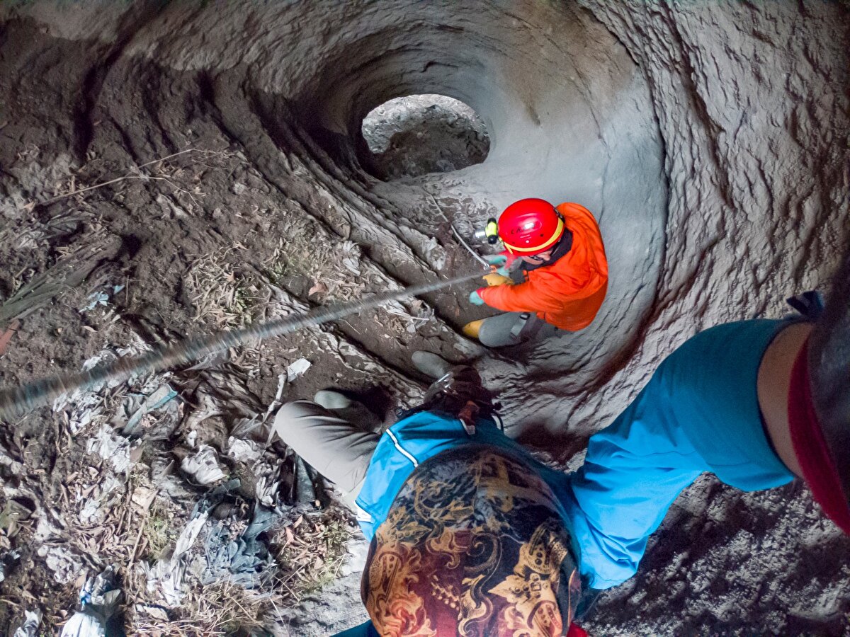 Keşfedilen geçidin, kalelerin tipik özelliklerinden biri olan suya erişim ya da gizli geçit yollarından biri olduğunu ifade eden Cemil Belder, “Safranbolu günümüzde tarihi evleriyle ve kent ölçeğinde korunan şehriyle beraber gerek ülke içerisinde gerekse yurt dışında tanınır haldedir. Bu tanınırlığını şüphesiz evleriyle beraber içinde bulunduğu coğrafyanın tarihsel dönemlerde birçok uygarlığa ev sahipliği yapmasından dolayıdır. Safranbolu’da kale, kent tarihi müzesinin etrafında bulunan nokta olarak tanımlanmıştı. Tarihi kaynaklara baktığımızda bugüne kadar kalenin konumuyla alakalı net bilgi, belge ve deliller bulunmaksızın yoruma bağlı olarak bu bölge kale olarak tanımlanmıştır dedi.