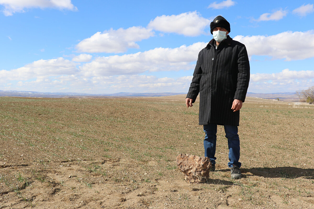 Bu süreçte gök taşı vatandaşların merak etmesi üzerine 1,5 ay süreyle Çorum Müzesi'nde hazırlanan özel bölümde sergilendi. Yaklaşık 4 bin kişi gök taşını ziyaret etti.
