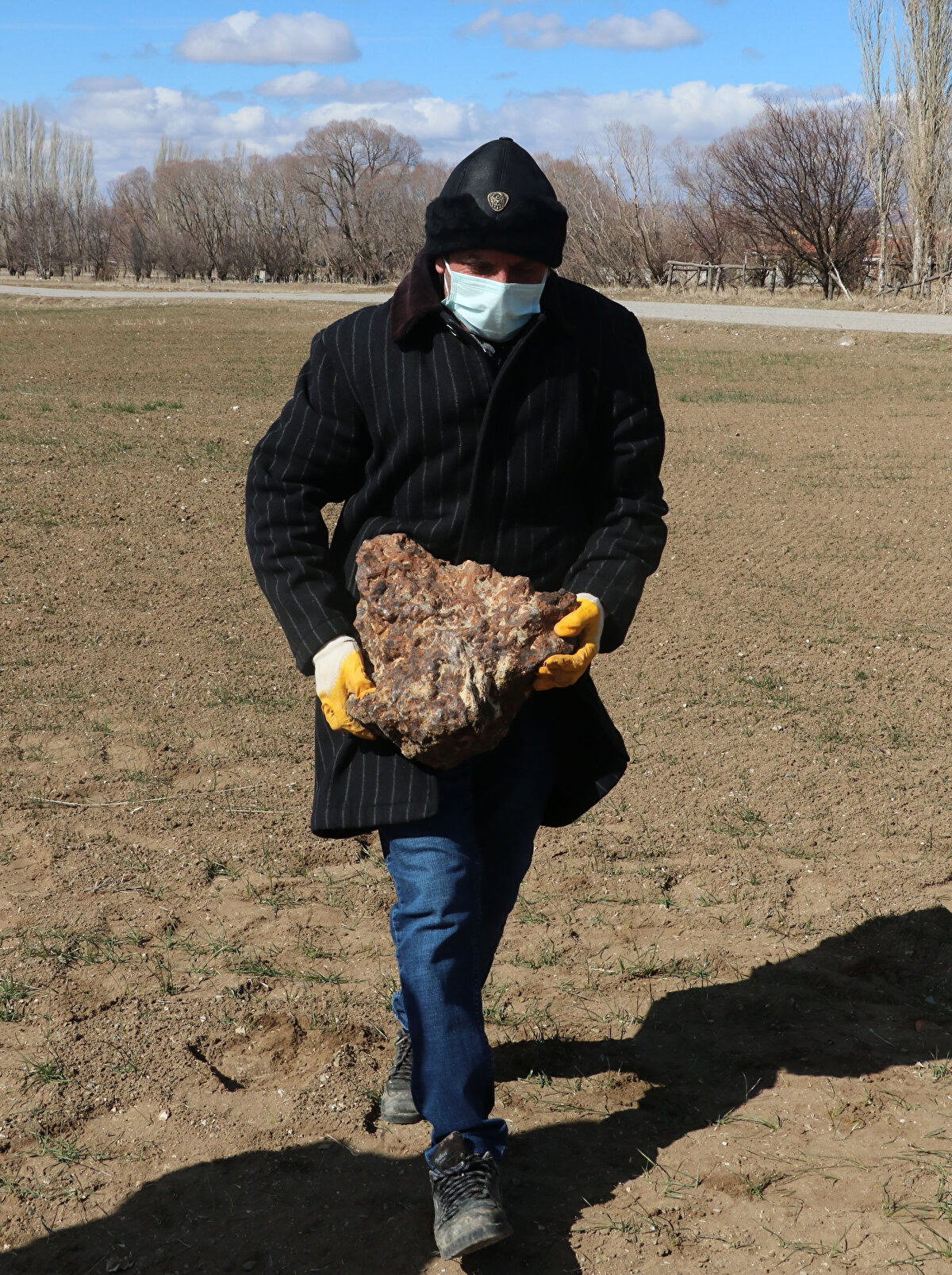 Gök taşının Amerika'ya gönderileceğini, orada yapılacak test ve analiz sonuçlarına göre satış işleminin tamamlanacağı belirtildi.
