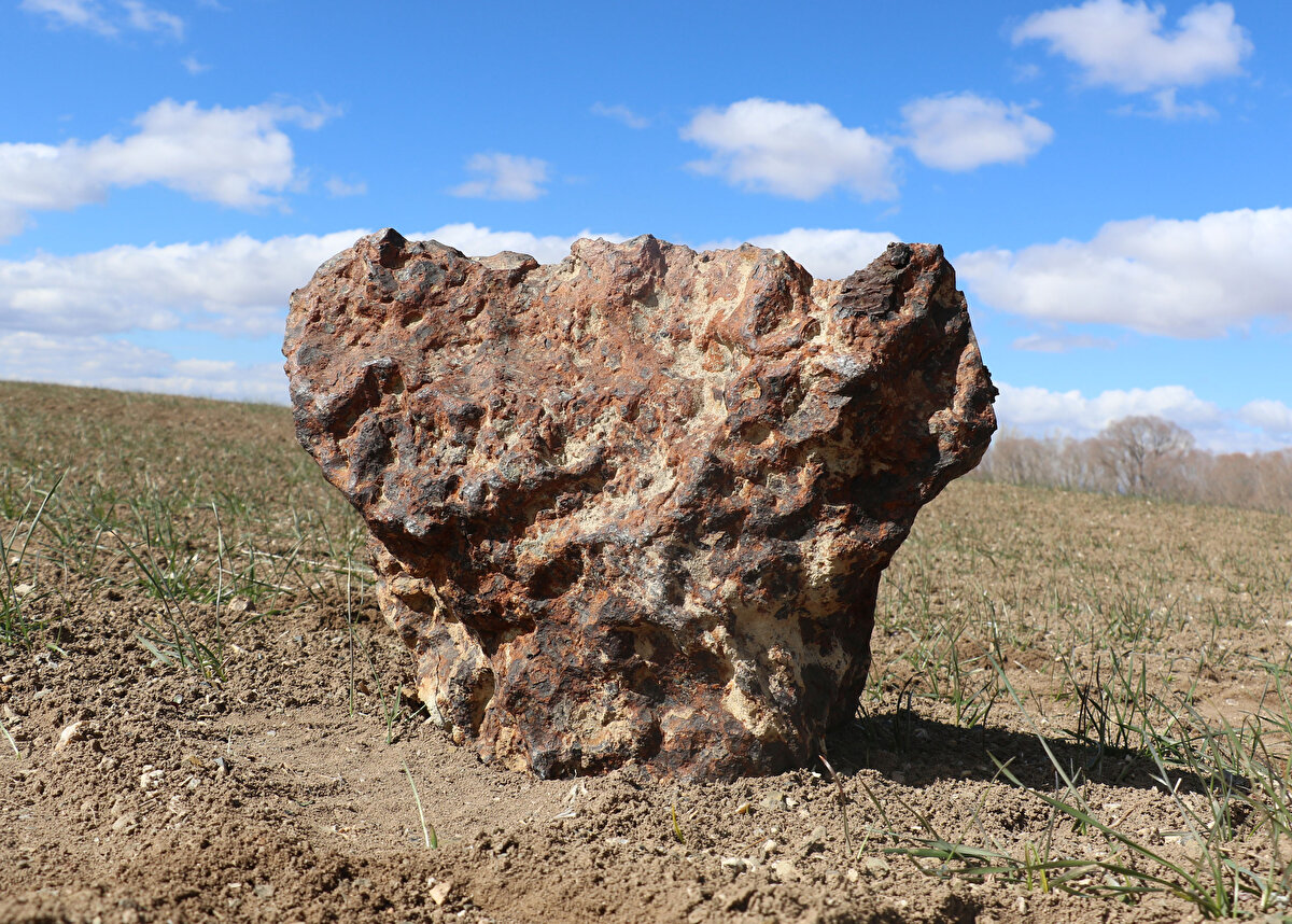 Bu sırada Mutlu Yılmaz en az 4 bin yıllık olduğu tahmin edilen göktaşını satılığa çıkardı. 2 yıl içerisinde verilen teklifleri miktarını az bularak kabul etmedi.
