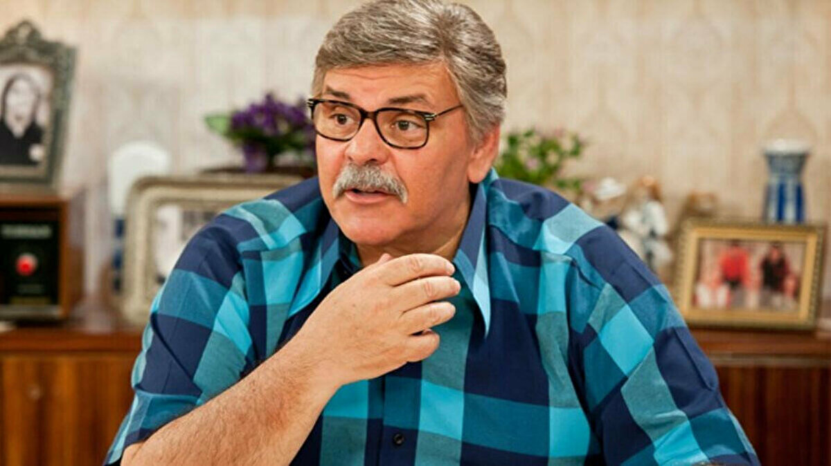 Esra Kazancıbaşı Öztekin, "Prof. Dr. İzzet Erdinler’in de belirttiği gibi önerilen işlem bir ameliyat değil, kontrol amaçlı anjiyoydu. Ancak acil anjiyo gerektiren bir sıkıntısı, bulgusu olmadığından sadece kontrol amaçlı olarak planlanan bu anjiyoyu Rasim, zaruri bir durum olmadığı için COVID-19 aşısı olduktan sonra yaptırmak istiyordu. İddia edilenlerin aksine önümüzdeki günlerde yani pandemi döneminde anjiyo da olacaktı..."
