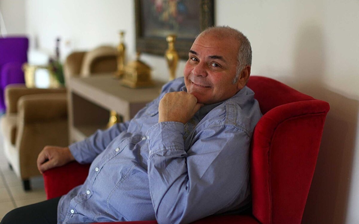 "Medyada yer alan asılsız bazı haberlerin aksine en son 30 Ocak’ta kalp kontrolünden geçmişti. Kan-idrar testlerinin, elektro ve EKO çekiminin yanısıra kalp pil kontrolü de yapılmıştı. Yine geçtiğimiz Haziran ayında geçirdiği önemli ritm bozukluğunun tedavisi için kalbine şok tedavisi uygulanmıştı..."
