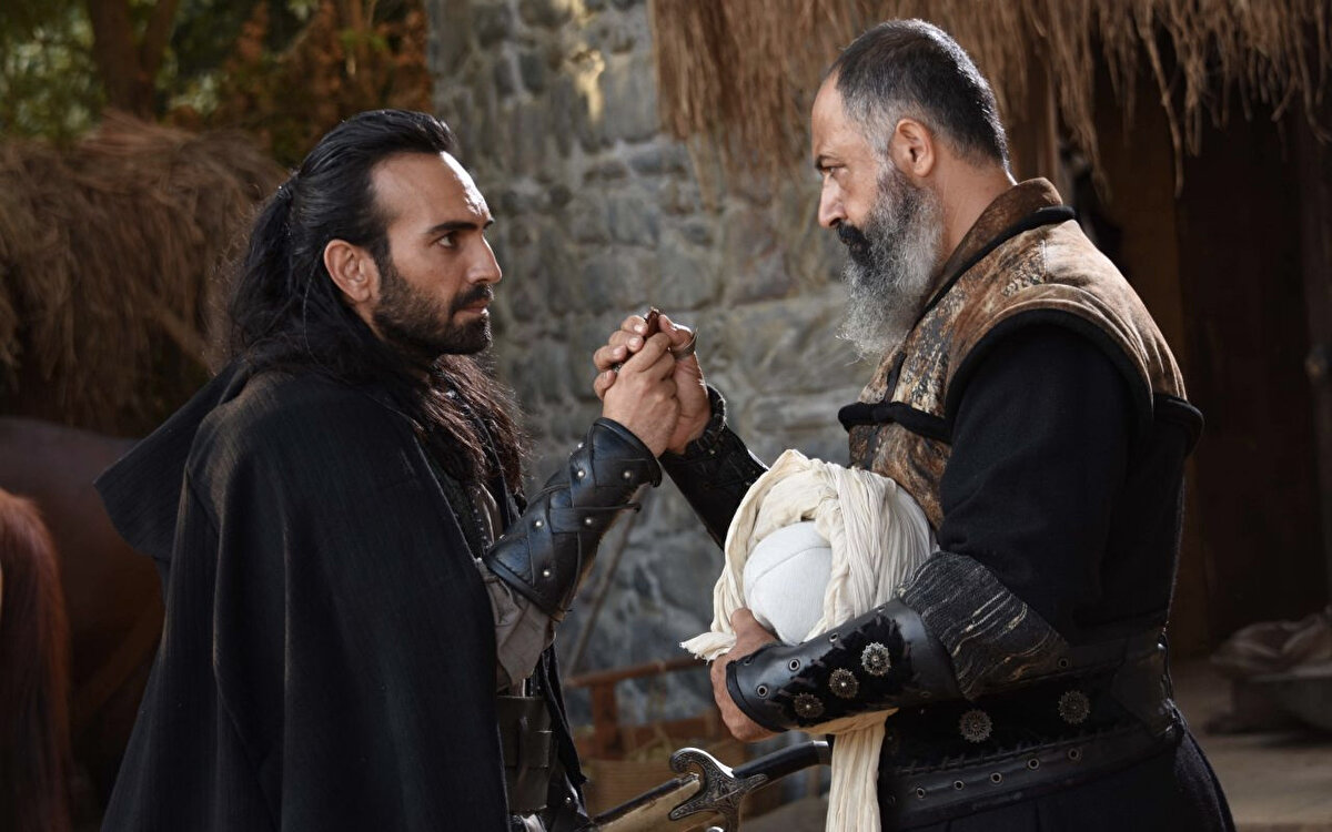 Dizi setlerimizde yapılan rutin taramalar sonucunda Uyanış: Büyük Selçuklu dizimizin setinde Kovid-19 vakaları tespit edilmiştir. Karantinaya alınan set çalışanlarımızın sağlık durumları iyidir ve yakından takip edilmektedir.