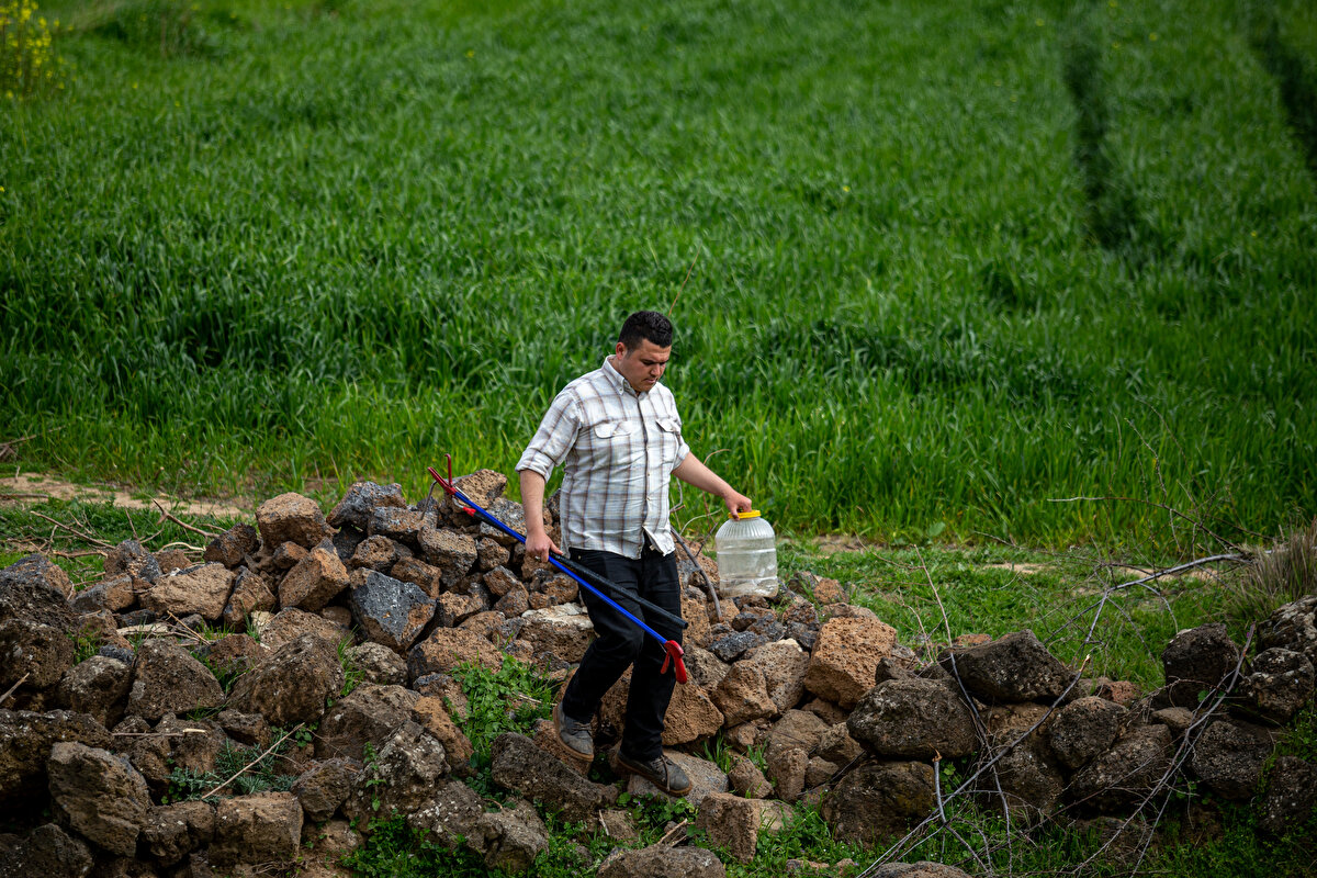 Göktürk, küçük yaşlardan beri yılanlarla ilgili bilgiler edindiği için artık onlardan korkmamaya başladığını söyleyerek, Zaman geçtikçe çevredekiler de benden yardım istemeye başladı. Tabii yılan türlerinin hepsini araştırdım. Yılanlar hakkında detaylı bilgiye sahibim. Vatandaşlar 'evime yılan girdi, yardım edin' diye arıyor. Ben de hiçbir ücret almadan gönüllü olarak gidip yılanı yakalıyorum. diye konuştu.