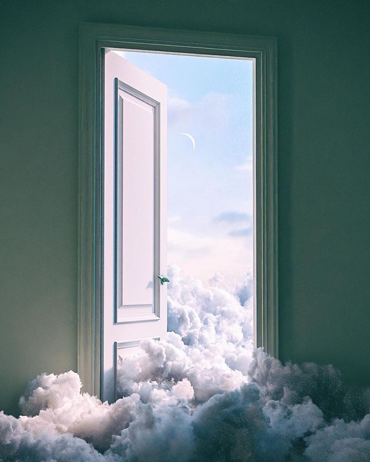 Kimimiz reklamlara, kimimiz sosyal medya kişilerine, kimimiz PR ajanslarının yükselttiği şeylere itibar ettik. Daha çok istedik; hep daha çok. Olmak istediği yere gelenler hiç nefes almadan bir sonraki hedeflerine dair bir rota oluşturdular. Olmak istemediği yere gelenlerse, hep başkasını suçladılar. Dünya başlarına yıkıldı.⠀