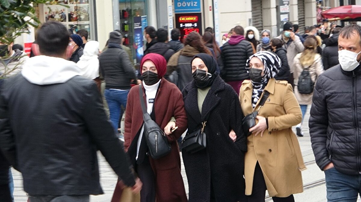 Arnavutköy, Bebek ve Baltalimanı gibi sahil bölgelerinde de zaman zaman trafik yoğunluğu yaşandığı görüldü. Sahillerde bazı vatandaşların yürüyüş yaptığı, bazılarının da balık tuttuğu gözlendi.

