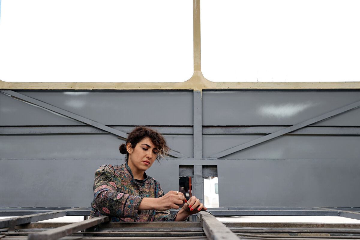 İlayda Şen, otobüsün orijinaline oldukça sadık kalarak çalıştıklarını, iç mekanda kullanılacak mobilyaların özel olarak üretileceğini sözlerine ekledi.
