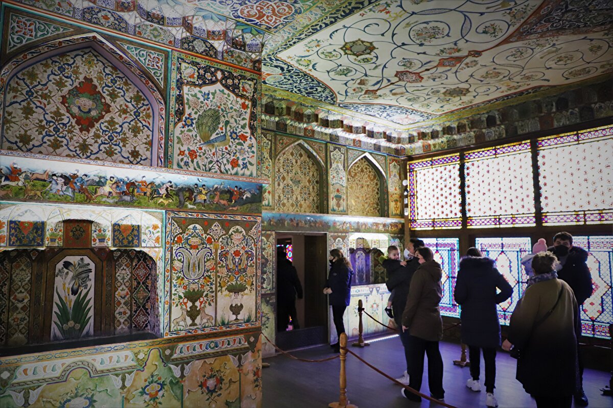 Şeki Han Sarayı da Bakü ve diğer illerden gelen turistlerin akınına uğruyor.