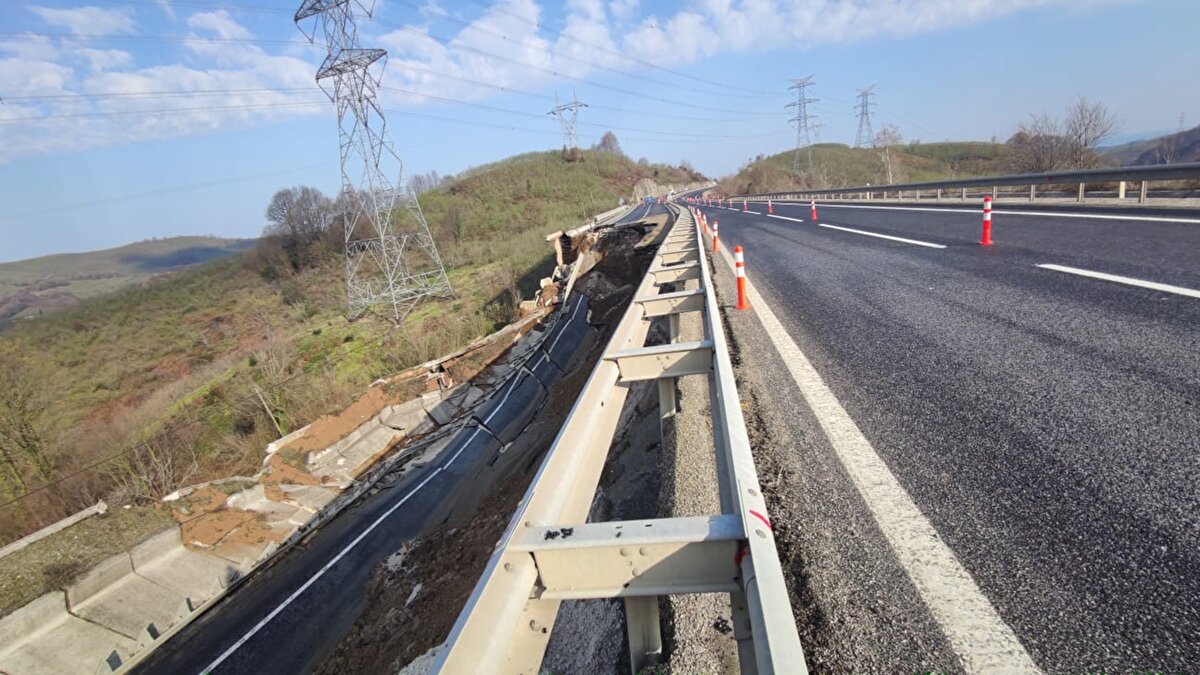 Bu arada çökmenin yaşandığı bölüm, drone ile de görüntülendi.