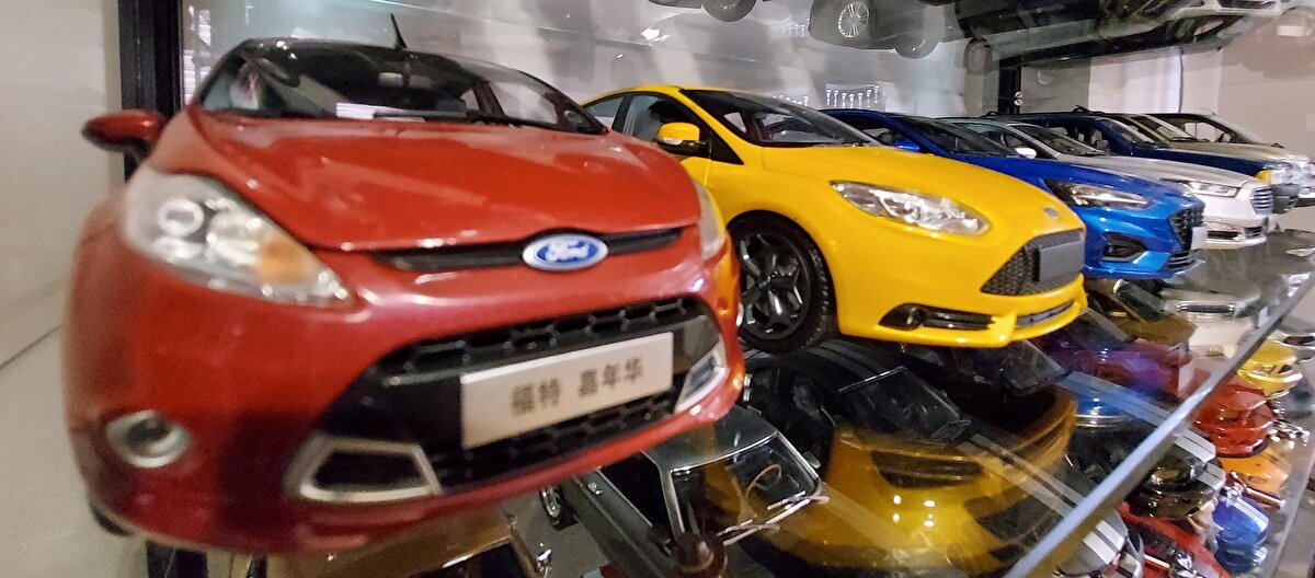 Merkez Palandöken ilçesinde yaşayan Murat Ergün, Atatürk Üniversitesi İktisadi ve İdari Bilimler Fakültesi'nden mezun olduktan sonra pazarlama alanında yüksek lisans yaptı.