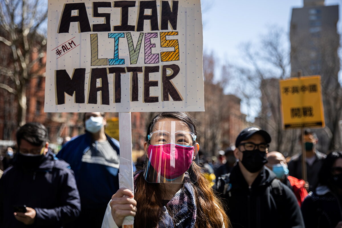 Pankartta, 'Asyalı hayatlar değerlidir' yazıyor.